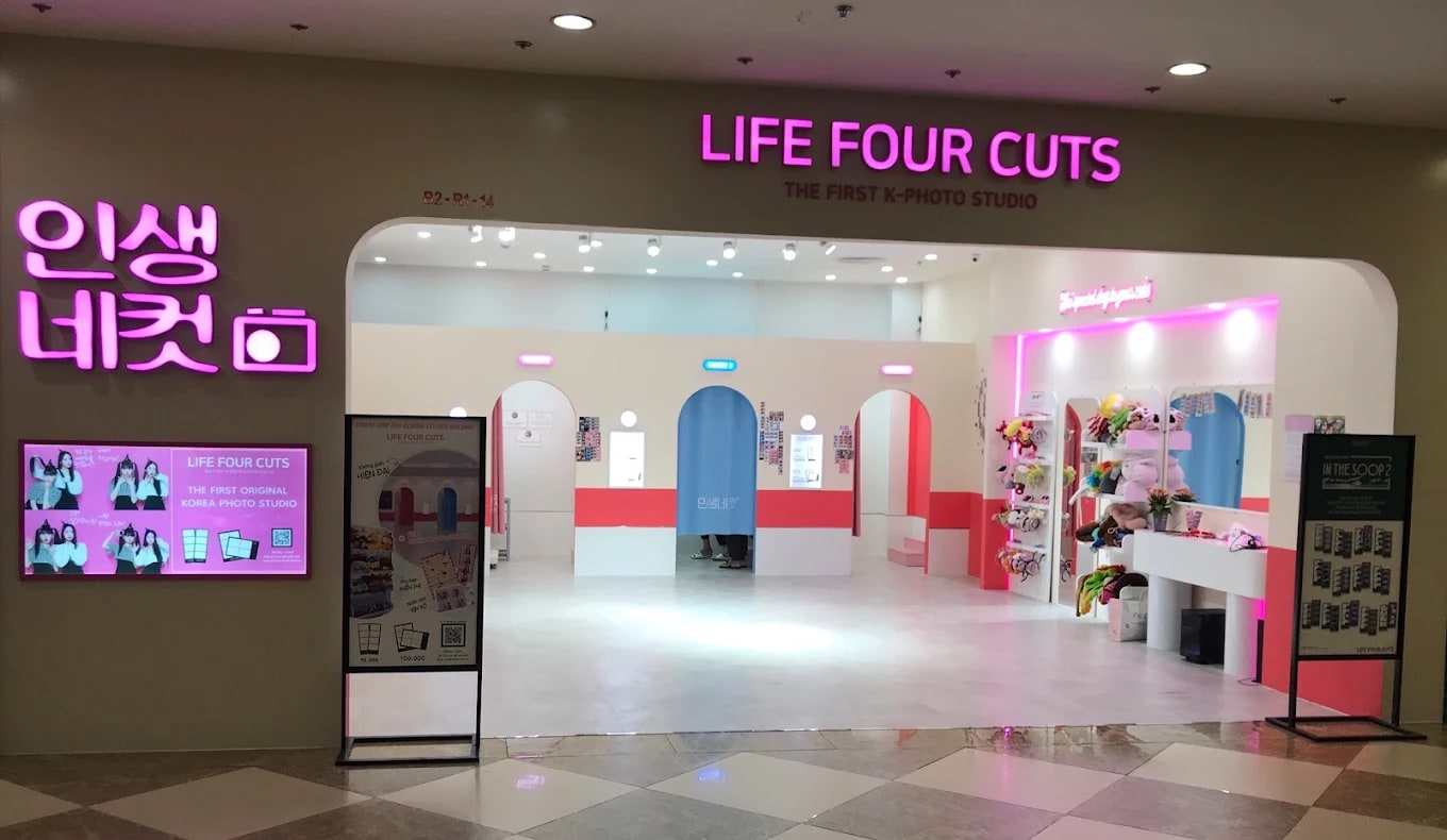 Với không gian chụp ảnh được thiết kế đẹp mắt, Life 4cuts là địa điểm không thể bỏ qua cho team mê chụp photobooth ở Hà Nội